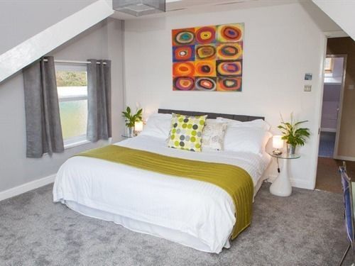 James' Place At Brynawel Guest house