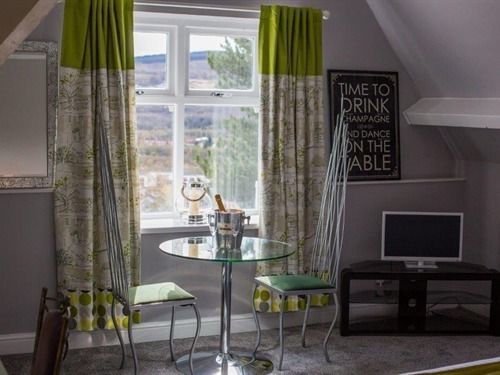 James' Place At Brynawel 4* Merthyr Tydfil